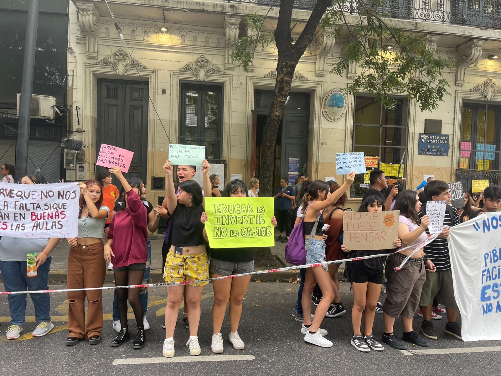 Balvanera: protesta de estudiantes del Liceo 10