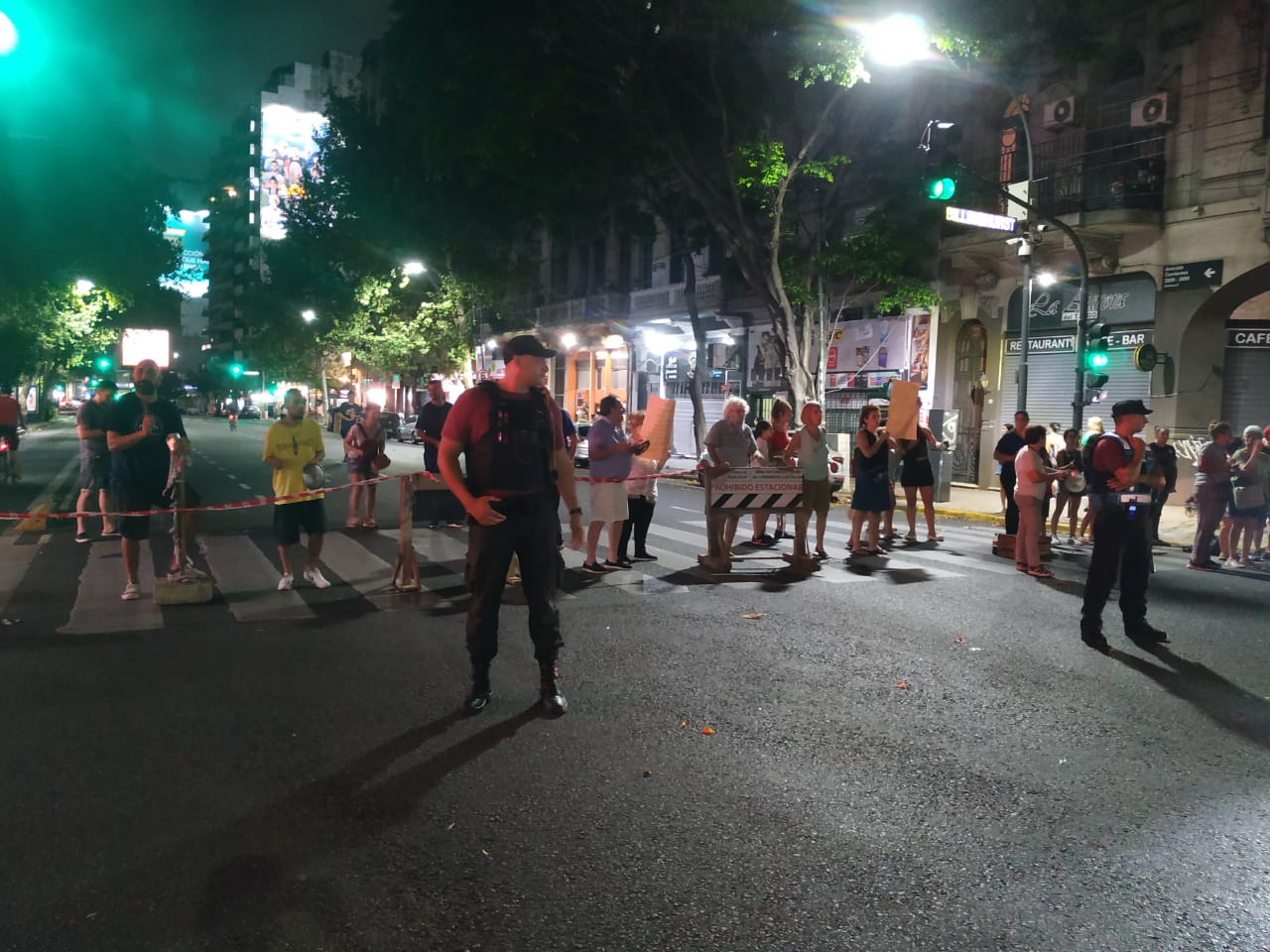 Siguen los cortes de luz: vecinos de Abasto, Almagro y alrededores protestan en las calles