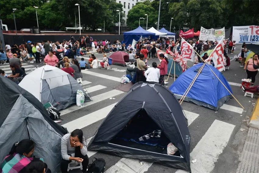Victoria Tolosa Paz no recibirá a los integrantes de la Unidad Piquetera mientras continúe el acampe en la 9 de Julio