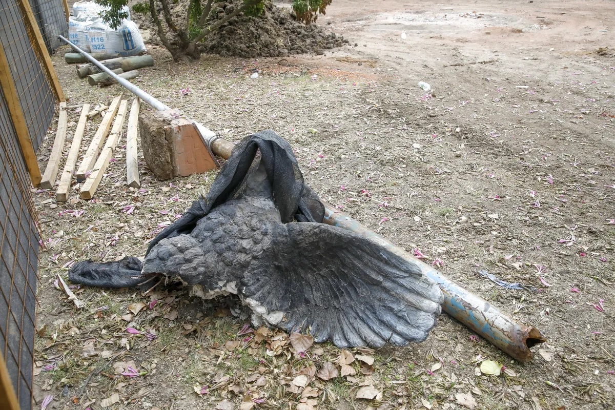 Belgrano: la Comuna 13 inició obras en Plaza El Salvador y los vecinos denuncian la remoción del mástil