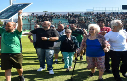 Homenaje a las Abuelas en Nueva Chicago