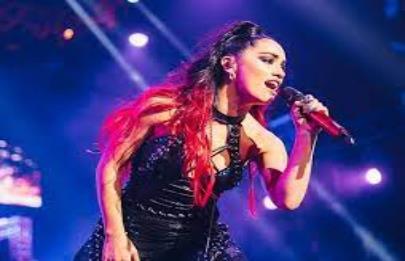 Lali se presenta por primera vez en el estadio Amalfitani