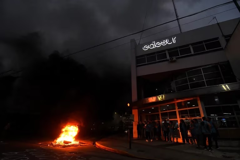 El Gobierno nacional instruyó al ENRE a que denuncie penalmente a todo el directorio de Edesur