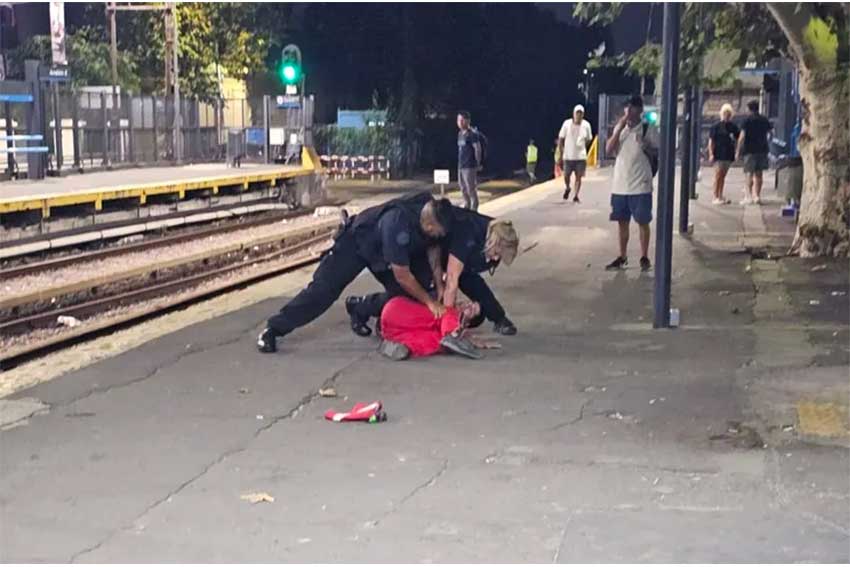 Reducen a un hombre que portaba una granada en la Estación de Flores