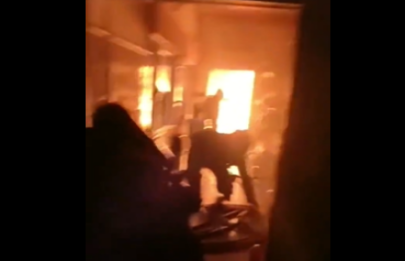 Incendio de un depósito de telas en Flores