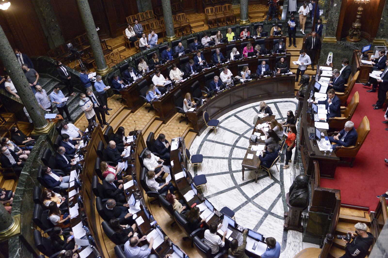 Legislatura porteña: anularon el impuesto a las tarjetas de crédito