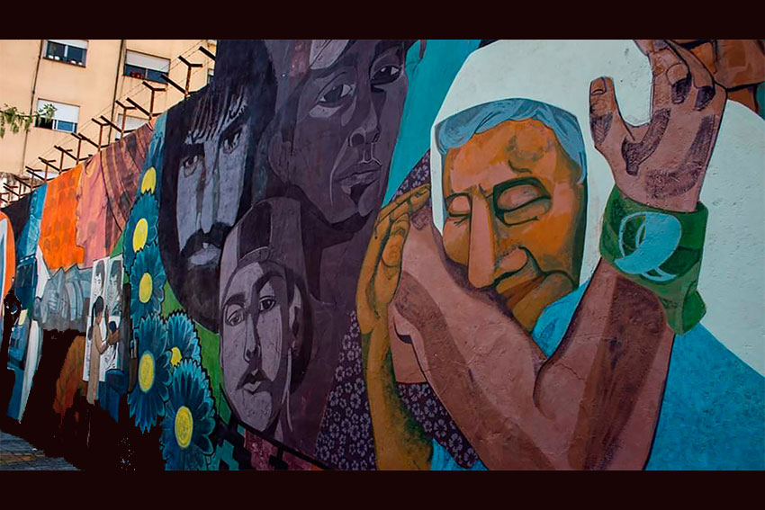 Denuncian la vandalización de mural por los derechos humanos en una plaza de Liniers