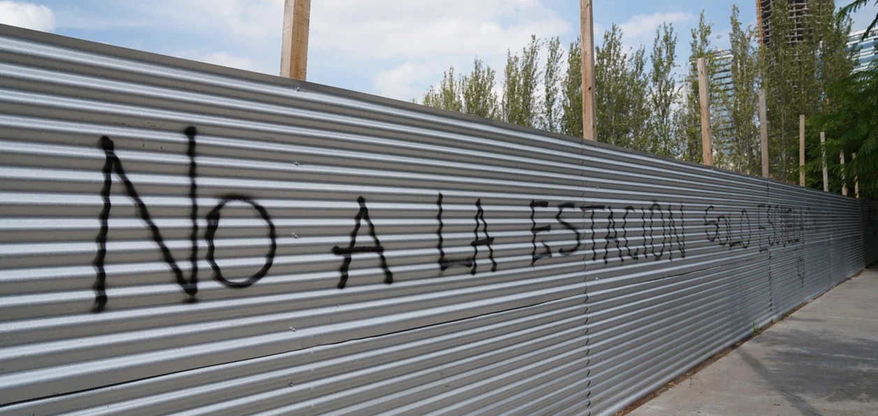 Puerto Madero: polémica por un proyecto de estación de servicio en tierras donadas a la iglesia para hacer una escuela