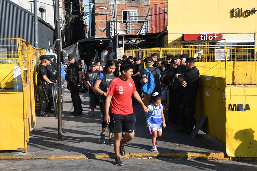 El Gobierno porteño desplegó un operativo de seguridad en Retiro, tras el desalojo de vendedores ambulantes por obras