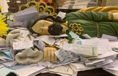 Flores: Llegó la imagen de San José dormido que donó el Papa