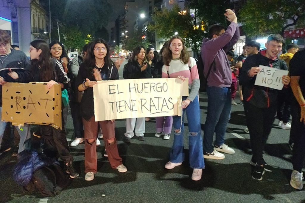 Caballito: una rata mordió a un estudiante del Ingeniero Huergo y hubo protestas callejeras