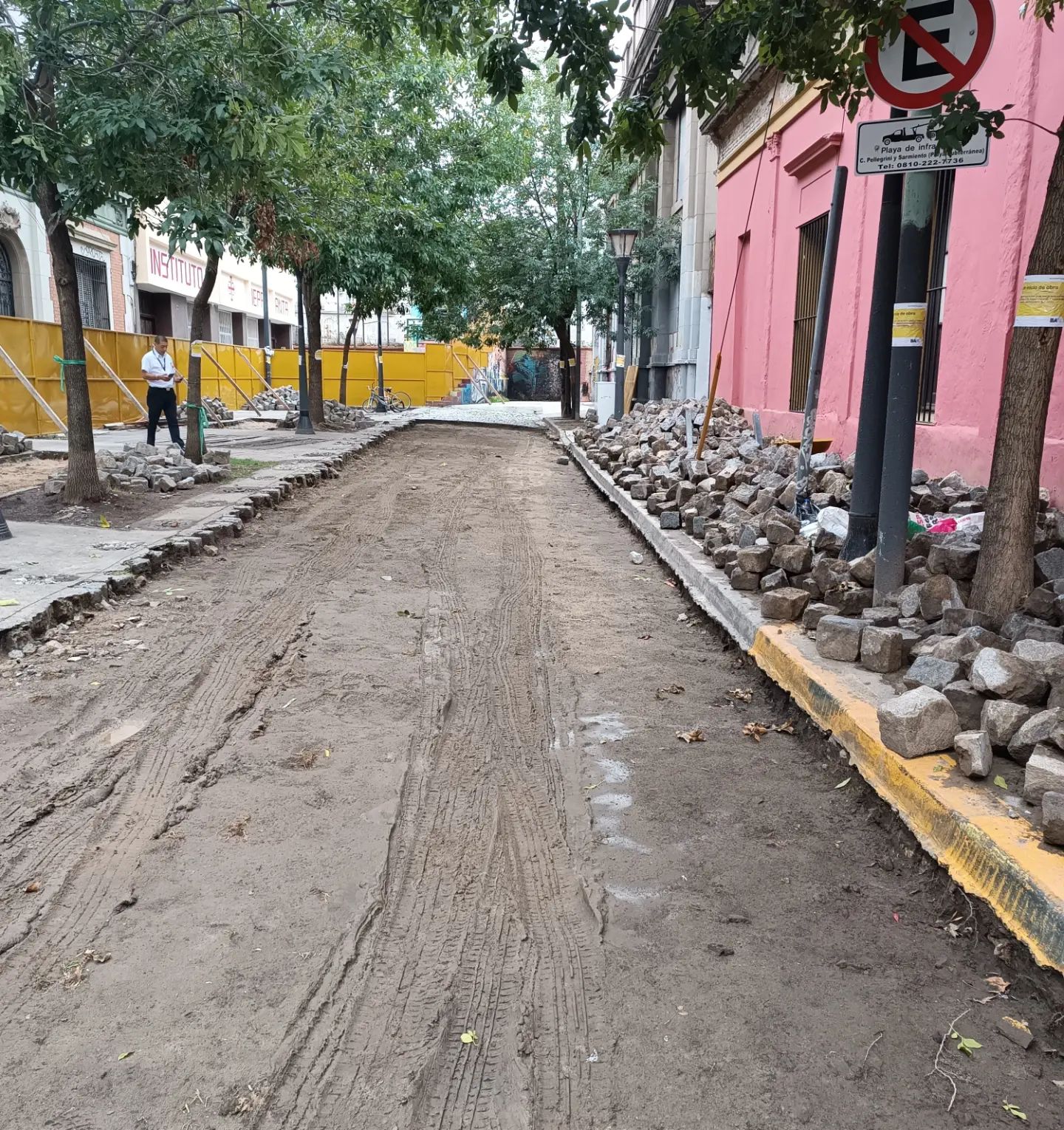 Almagro: ante arreglos en Bustamante y la vía, vecinos intercedieron para que no remuevan adoquines
