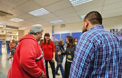 Titular de Anses con vecinos en Villa Lugano