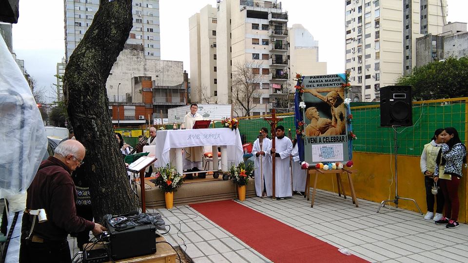 Semana Santa en Balvanera: bendición de ramos en Plaza Velasco Ibarra y misa en la Manzana 66