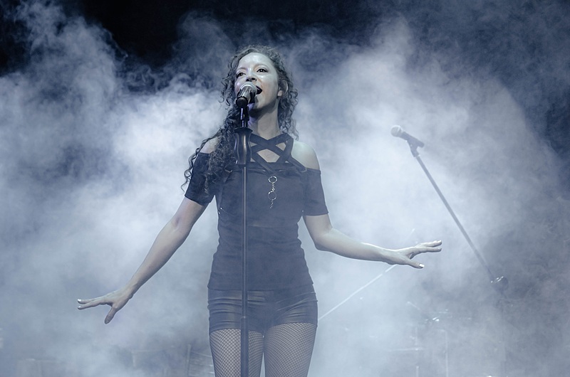 Lilí Gardés festeja sus 10 años en la música en el CC Cooperación