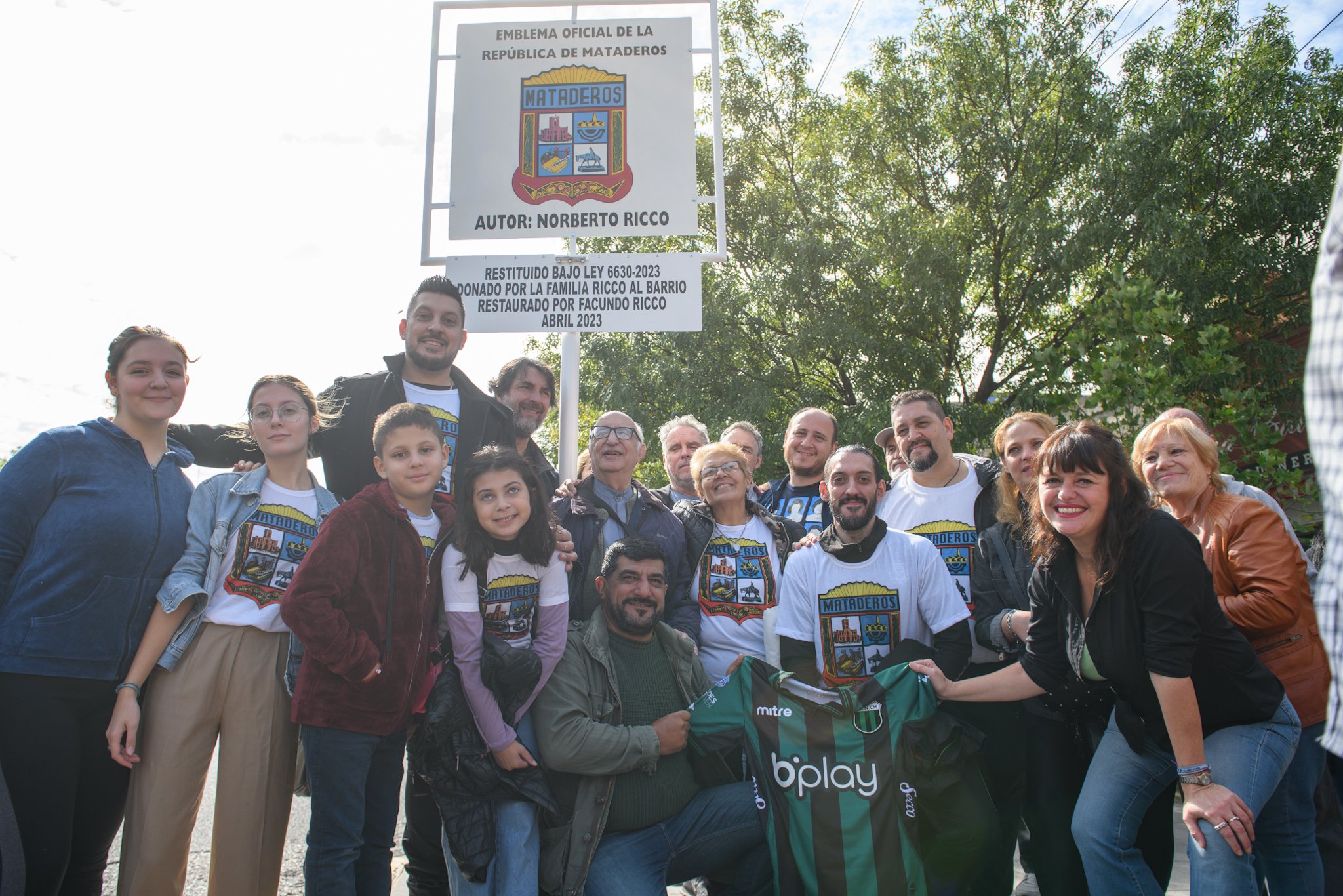 134° aniversario de Mataderos: restituyeron el tradicional emblema en Alberdi y Murguiondo