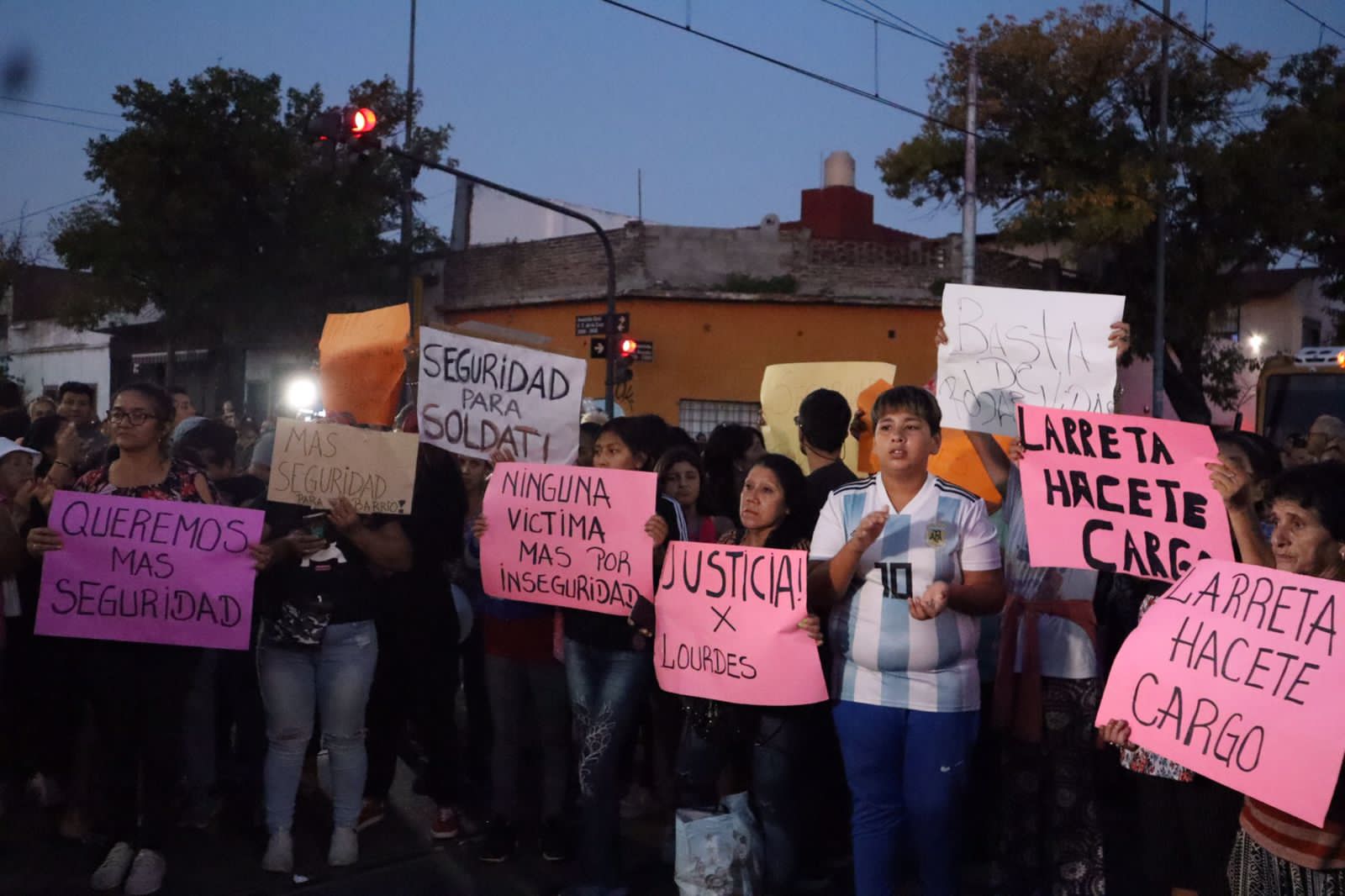 Villa Soldati: vecinos protestaron tras el asesinato de una mujer en un intento de robo
