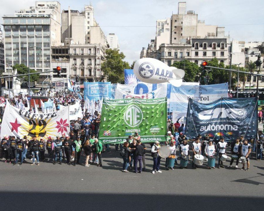 Sindicatos y movimientos sociales marcharon en el centro porteño contra “el hambre y el ajuste”