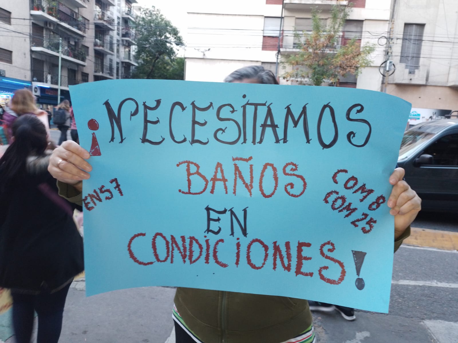 Almagro: protesta del Normal 7 por problemas edilicios y el uso del polideportivo