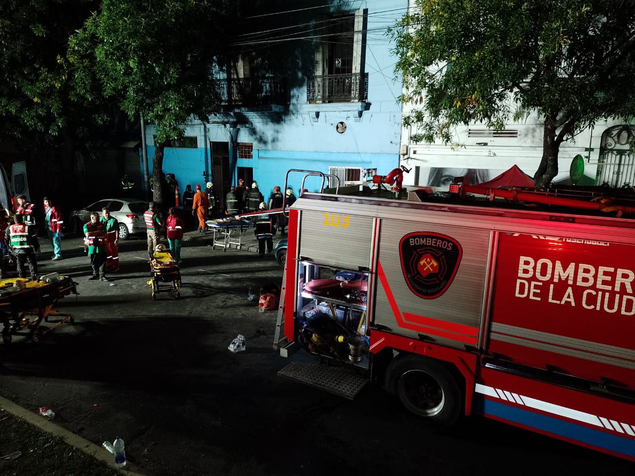 Se derrumbó una casa en Floresta: murieron una menor de 12 años y un adulto