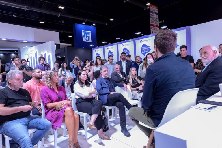 La Legislatura inauguró su stand en la Feria del Libro