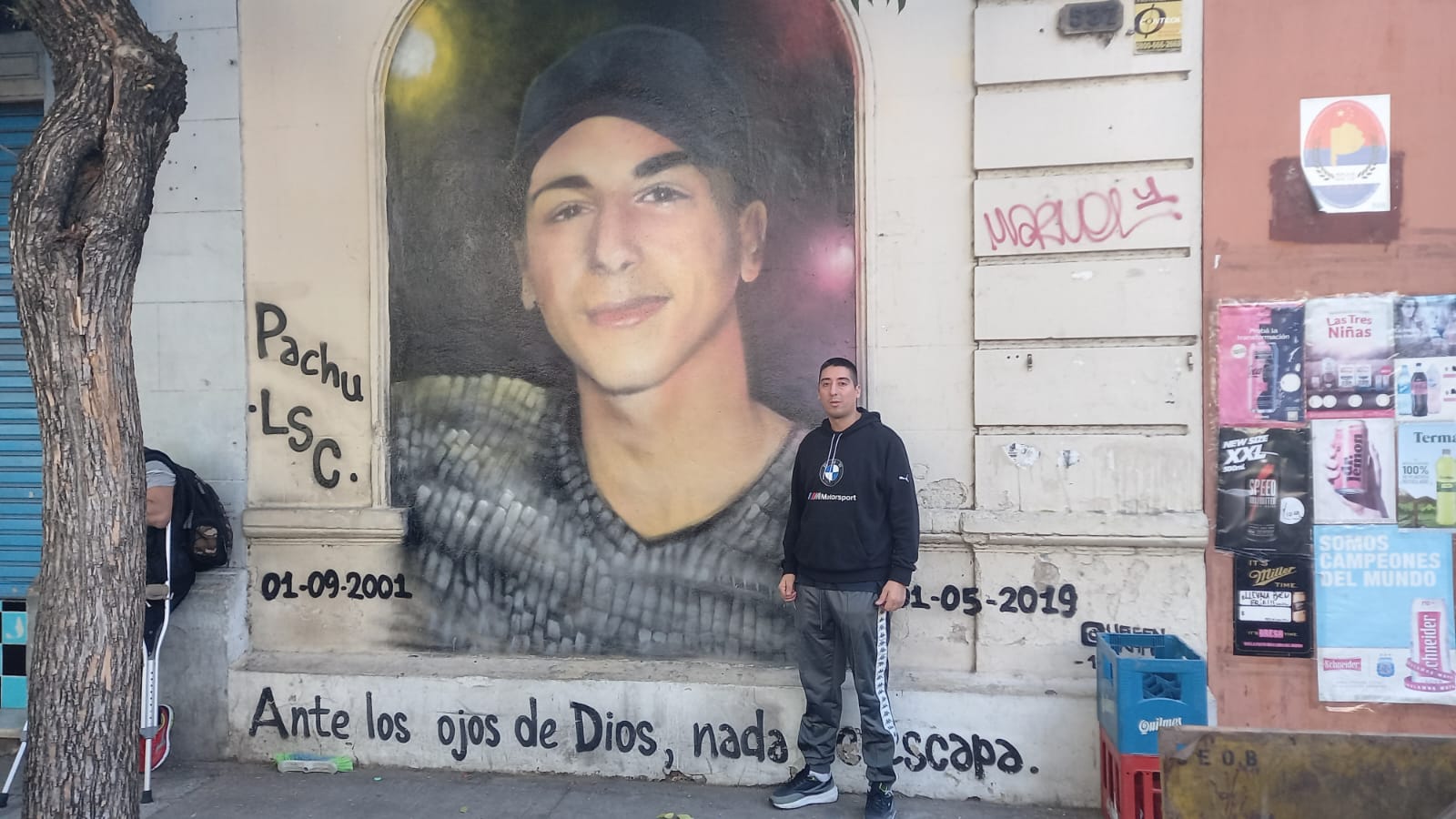 Balvanera: Uasen, coautor del mural más grande del mundo de Maradona, restauró el homenaje a Pachu en Saavedra al 500