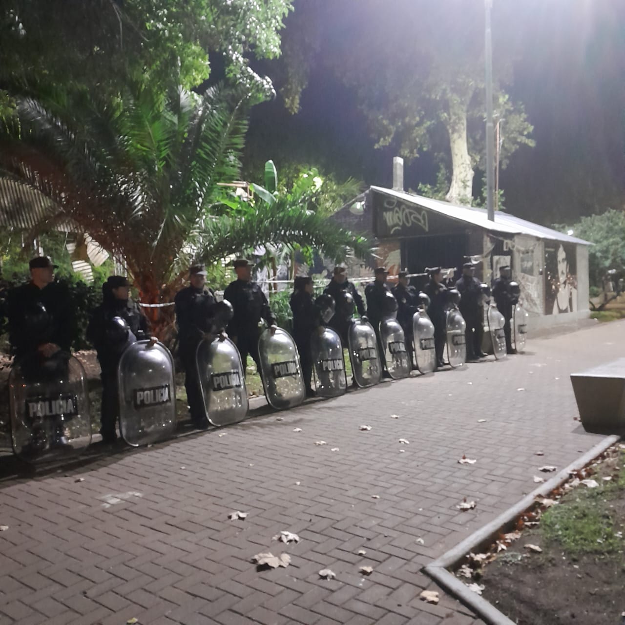 Pese a un amparo judicial, el GCBA regresó a terminar de destruir la estructura del Galpón de Ortúzar