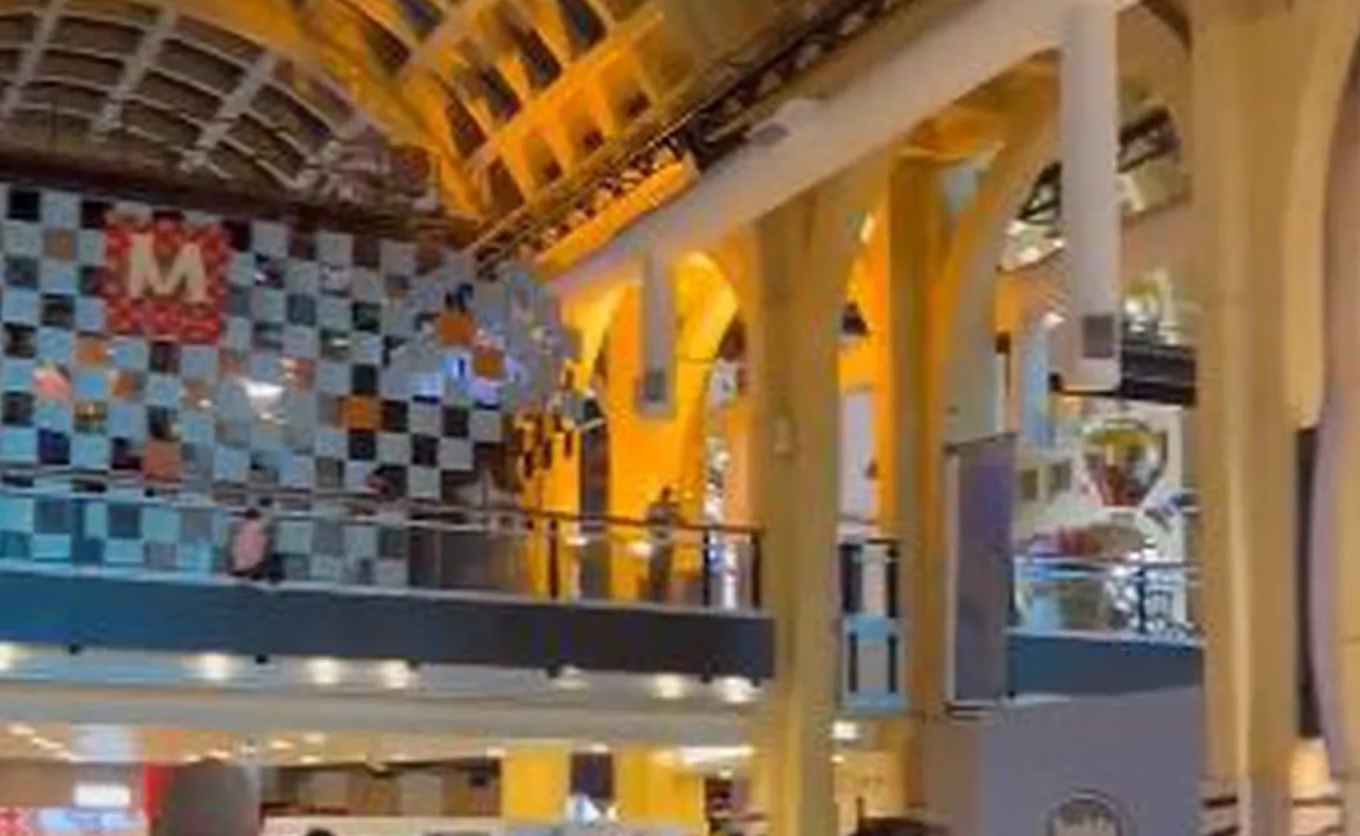 Rescataron a un joven que intentó arrojarse al vacío en el Abasto Shopping