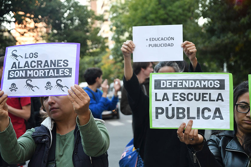 Corte de calle para reclamar erradicación total de alacranes en escuela