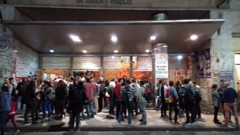 Balvanera: denuncian el cierre de postítulos  gratuitos de formación docente en el Joaquín V. González