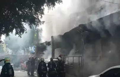 Incendio en un hotel abandonado en La Boca