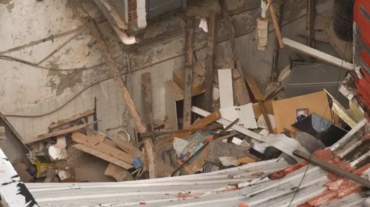 Derrumbe en Floresta: retoman la remoción de escombros para hallar a la mujer desaparecida