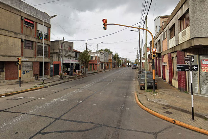 Un policía de la Ciudad baleó en la espalda a un ladrón que intentó robarle en Dock Sud y portaba un arma de juguete