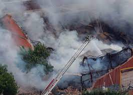 Juicio oral a 18 acusados por el incendio de Iron Mountaim