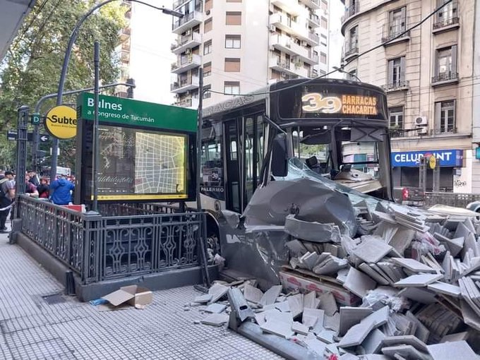 Palermo: imputaron e inhabilitaron al chofer que bajo efecto de la cocaína chocó una pila de baldosas y provocó 14 heridos