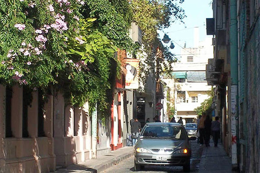 Rechazo vecinal a la nueva normativa que prohíbe en CABA estacionar en pasajes