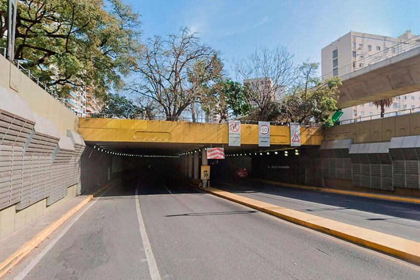 Ebrio y drogado chocó a un motociclista al entrar en contramano al túnel de la avenida Del Libertador