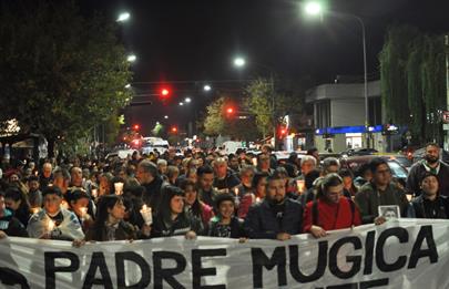 Nuevo y masivo homenaje al Padre Mugica