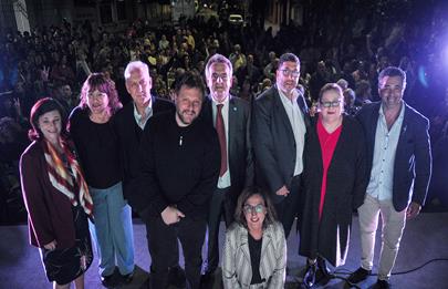 Rossi y Santoro inauguraron centro cultural en Flores con trajes de candidatos
