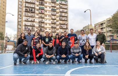 El Ministro Lammens visitó el Club Miraflores de Parque Chacabuco