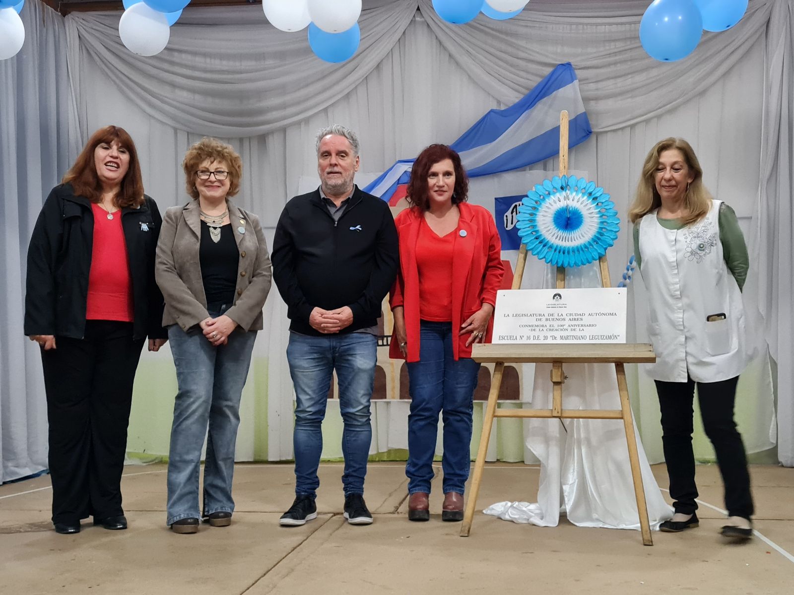 Distinguieron a escuelas centenarias de Mataderos
