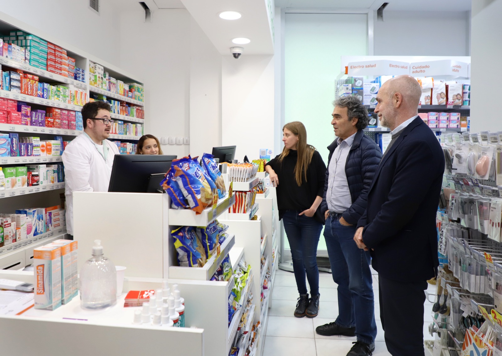 Rodríguez Larreta y Sergio Fajardo visitaron el Farmacity del Playón de Chacarita y hubo críticas de la oposición