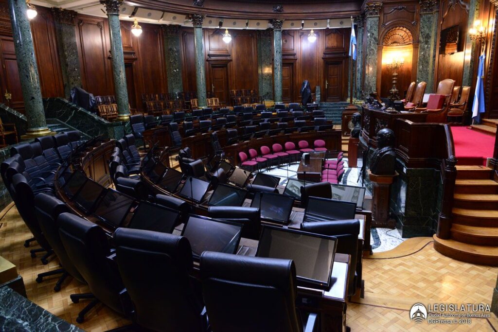 La Legislatura trata la devolución del dinero del impuesto a las tarjetas de crédito