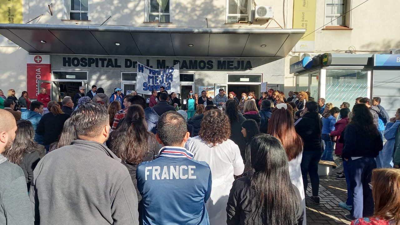Paro de 48 hs en el Hospital Ramos Mejía: marcha a Bolívar 1 para exigir respuestas de Quirós
