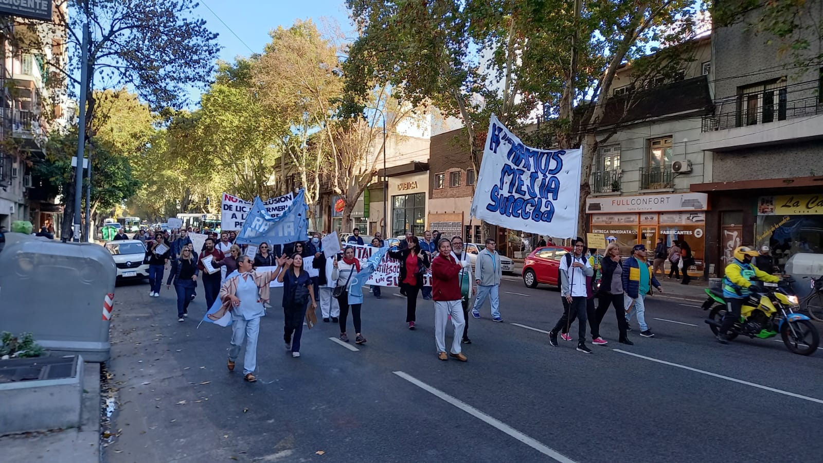 Trabajadores del Hospital Ramos Mejía pararon por 48 horas y entregaron un petitorio a Fernán Quirós