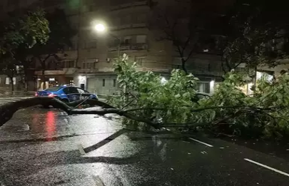 Después del temporal usuarios sin luz en Flores y Parque Chacabuco