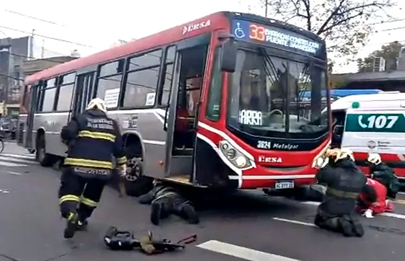 Una mujer fue atropellada por un colectivo en Flores