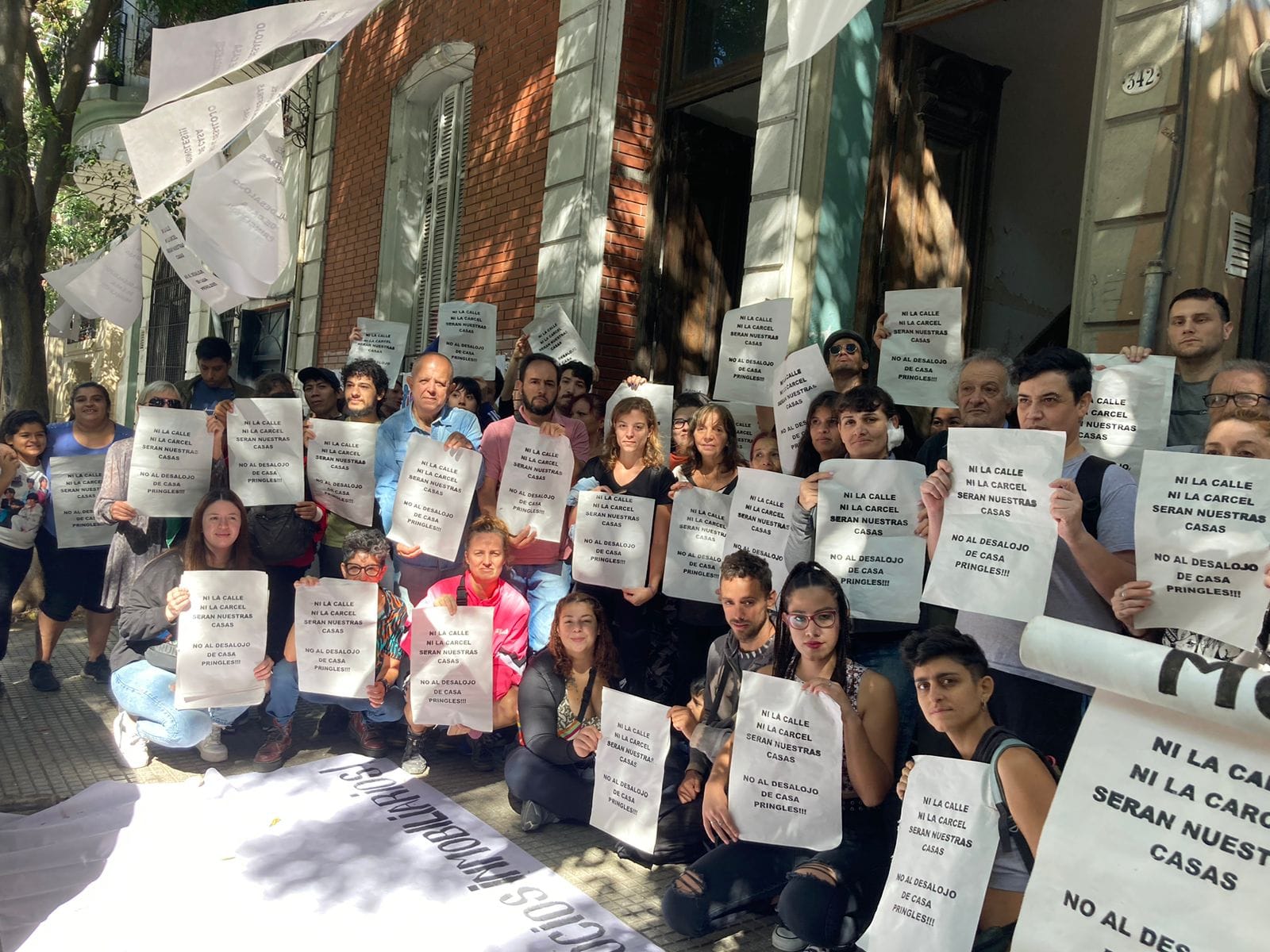 Almagro: el Grupo de Arte Callejero expone en Casa Pringles en solidaridad contra el desalojo