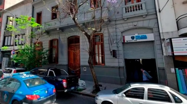 Balvanera: procesaron al comisario que encerró a una mujer trans en una celda con varones, luego abusada en un motín