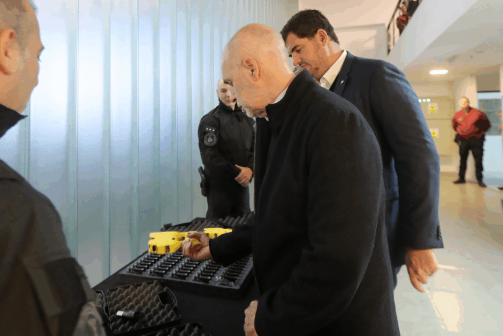 Larreta informó que hay 60 pistolas taser que ya están en poder de la Policía de la Ciudad